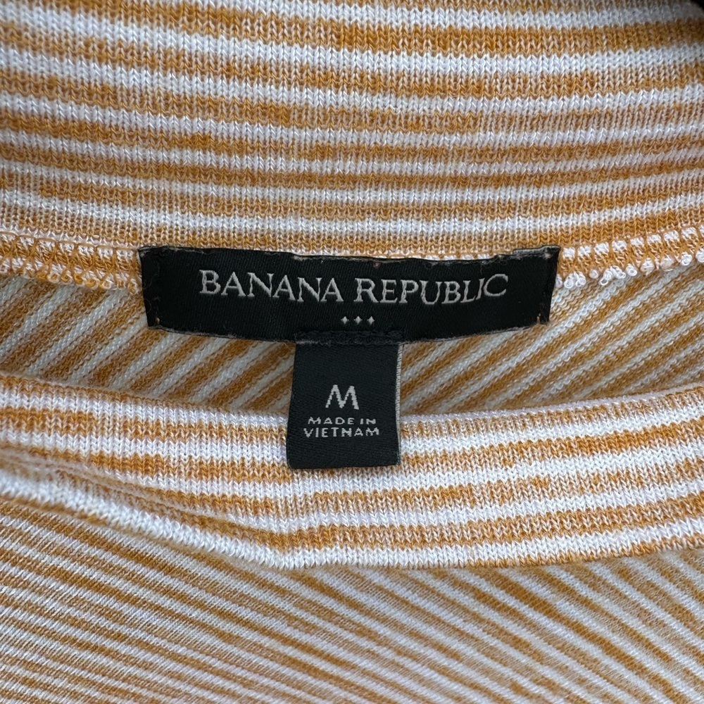 Banana Republic women’s sleeveless top. (A30) - Picture 3 of 3